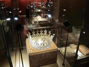 Un nuovo allestimento e una nuova collezione per il Museo del Gioiello di Vicenza. 400 nuovi monili scelti da 9 curatori internazionali