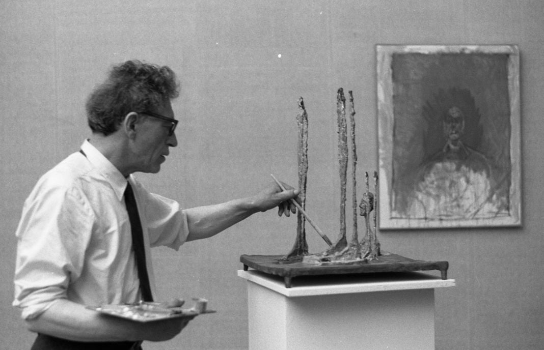 Alberto Giacometti at the 31° Venice Biennale in 1962, photographed by Paolo Monti (Fondo Paolo Monti, BEIC)