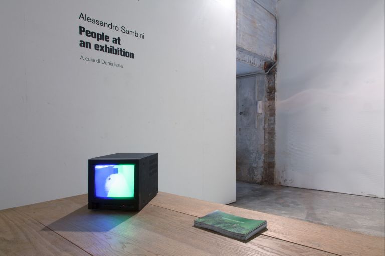 Alessandro Sambini, People at an exhibition, exhibition view at Galleria Michela Rizzo, Venezia 2016, courtesy Alessandro Sambini, Galleria Michela Rizzo