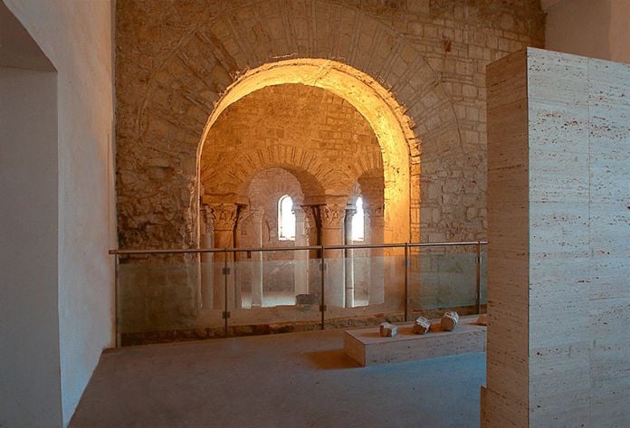 Cherubino Gambardella, dopo il sisma del 1980 antiquarium e restauro del Battistero Paleocristiano di Nocera dei Pagani (Salerno). Verso il fonte