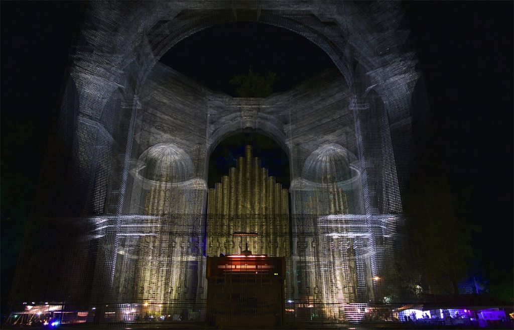 Grandi installazioni di rete metallica. Edoardo Tresoldi sbanca anche negli USA al festival indie di Eaux Claires