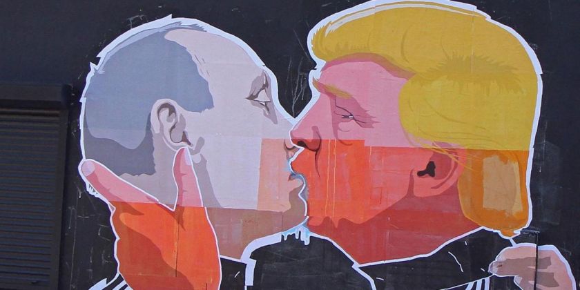Il bacio fra Trump e Putin, unopera di Mindaugas Bonanu
