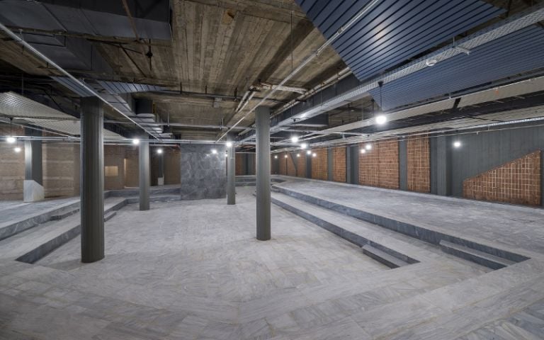 Il basement del conservatorio di Atene dopo il restauro di Neon – foto Panos Kokkinias