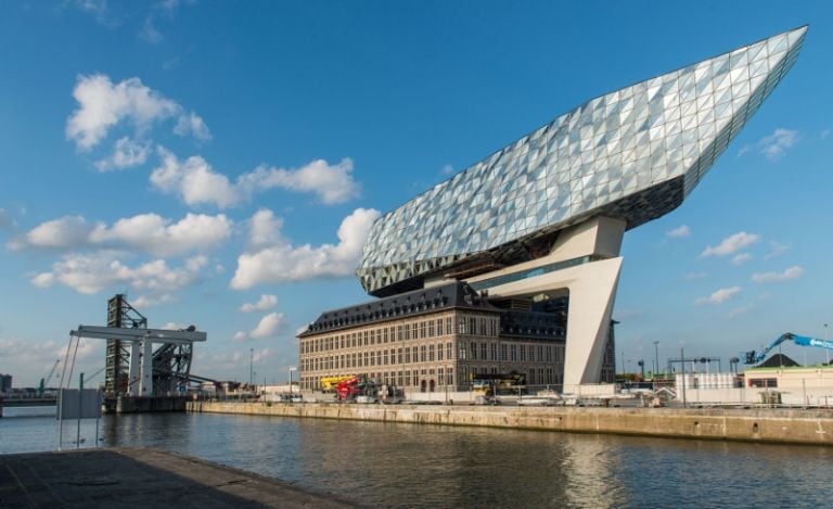 La Port House di Anversa disegnata da Zaha Hadid - Copyright Havenbedrijf Antwerpen – Peter Knoop