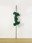 Luciano Fabro, Italia all'asta verde, 1994