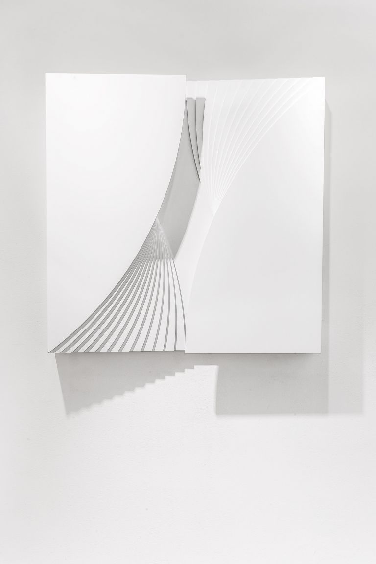 Marcello Morandini, Struttura 490 A, 2005, Legno laccato bianco, cm 100 x 100 x 9, es. unico, photo credit E. Fiorese