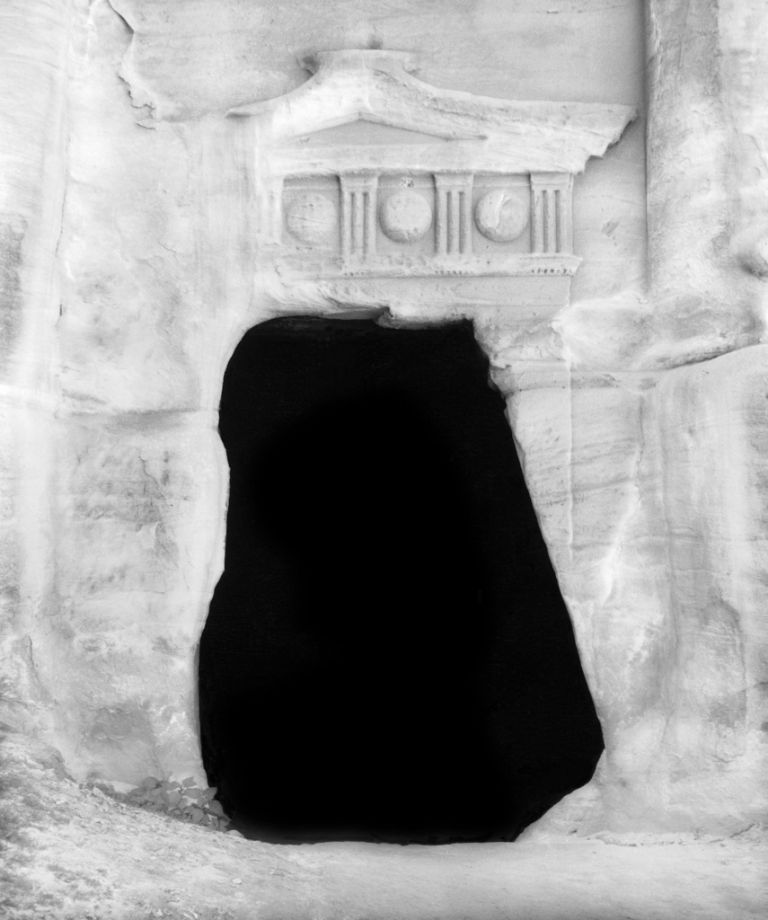 Mimmo Jodice, Tomba del soldato romano, Petra, 1993 - Copia da esposizione