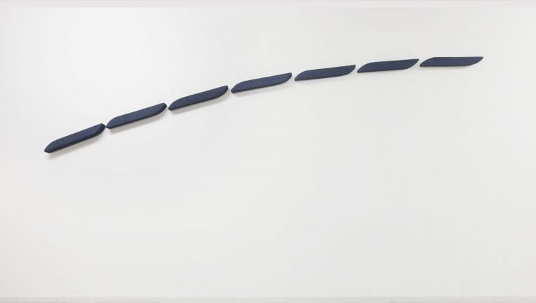 Pino Pinelli, Pittura GR, 1976, acrilico su flanella non preparata dimensioni diagonale 41 x h. 5 x profondità 4 cm per 7 elementi\