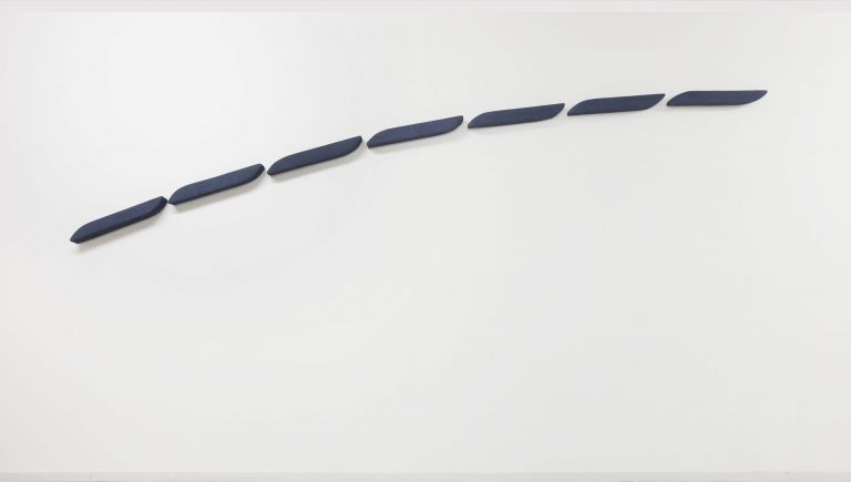 Pino Pinelli, Pittura GR, 1976, acrilico su flanella non preparata dimensioni diagonale 41 x h. 5 x profondità 4 cm per 7 elementi\