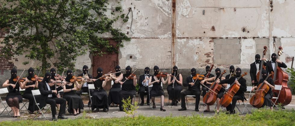 Sislej Xhafa, Again and Again, 2000, in collaboration with Donna Musica Orchestra, Courbevoie – courtesy Galleria Continua, San Gimignano-Beijing-Les Moulins-Habana