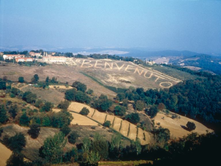 Sislej Xhafa, Benvenuto, 2000, site-specific installation – photo Ela Bialkowska – courtesy Galleria Continua, San Gimignano-Beijing-Les Moulins-Habana