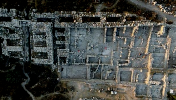Vista aerea dell'immenso palazzo scoperto a Gezer (foto Tel Gezer Excavation Project)