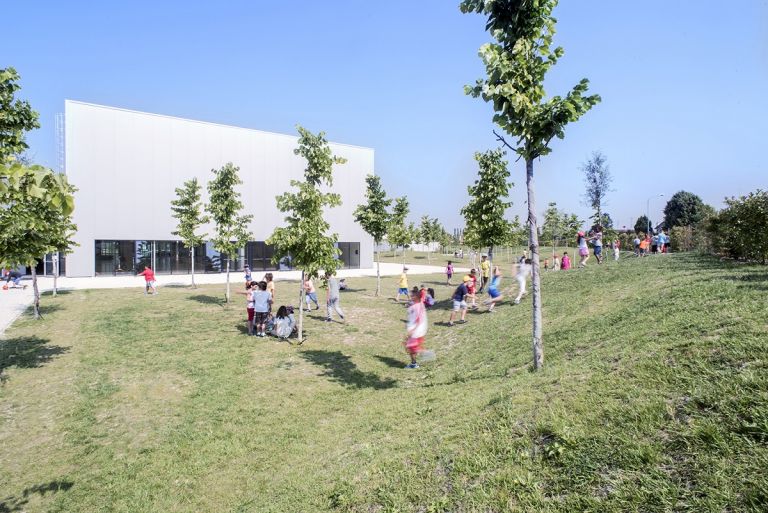 carlorattiassociati srl, Walter Nicolino & Carlo Ratti, The Learning Garden, ampliamento del polo scolastico di Cavezzo (Modena) - photo Daniele Iodice