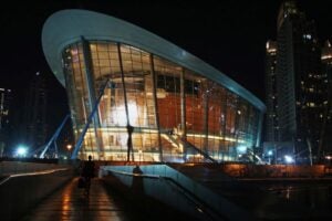 Placido Domingo inaugura l’Opera House di Dubai. La città vuole entrare tra le capitali mondiali della cultura