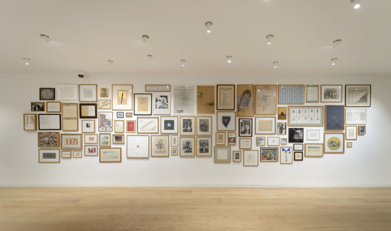 Alighiero Boetti, Il muro, 1972-92 - installation view at Tornabuoni Art, Londra 2016