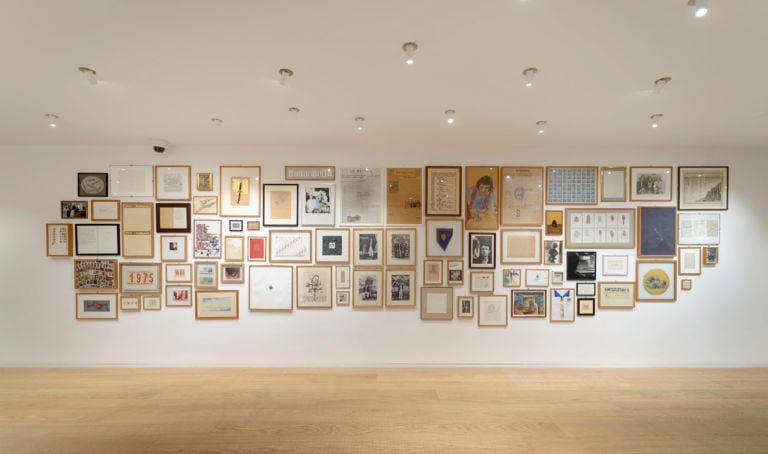 Alighiero Boetti, Il muro, 1972-92 - installation view at Tornabuoni Art, Londra 2016