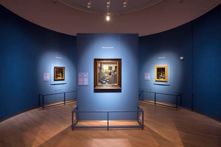 At Home in Holland Vermeer and his Contemporaries from the British Royal Collection, exhibition view at Mauritshuis, L’Aia 2016, photo Ivo Hoekstra