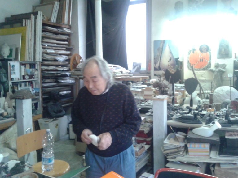 Azuma nel suo studio di Milano nel 2013. Ph. Lorenzo Madaro
