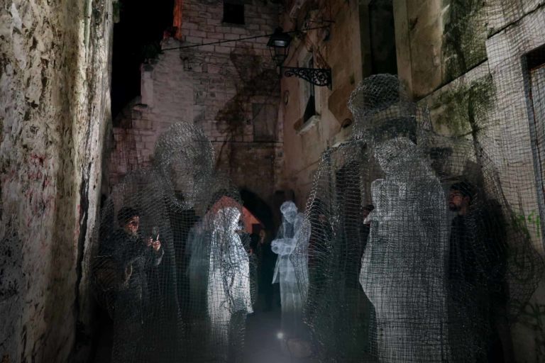 Edoardo Tresoldi. Le opere in memoria delle viottime di Corato 1 Puglia. Un'installazione di Edoardo Tresoldi per le vittime della tragedia ferroviaria di Corato