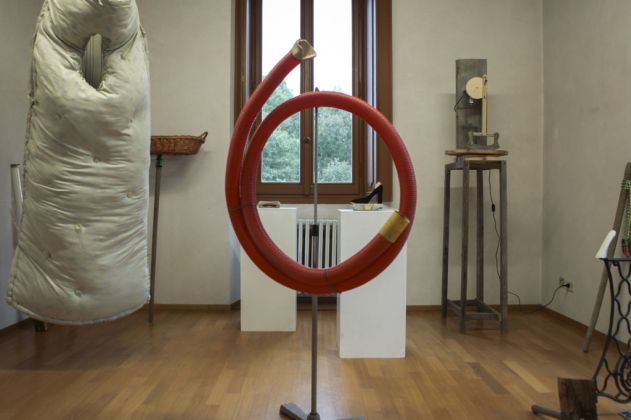 Incantesimi per oggetti spigolosi - exhibition view at Centro Culturale Villa Soragna, Collecchio 2016