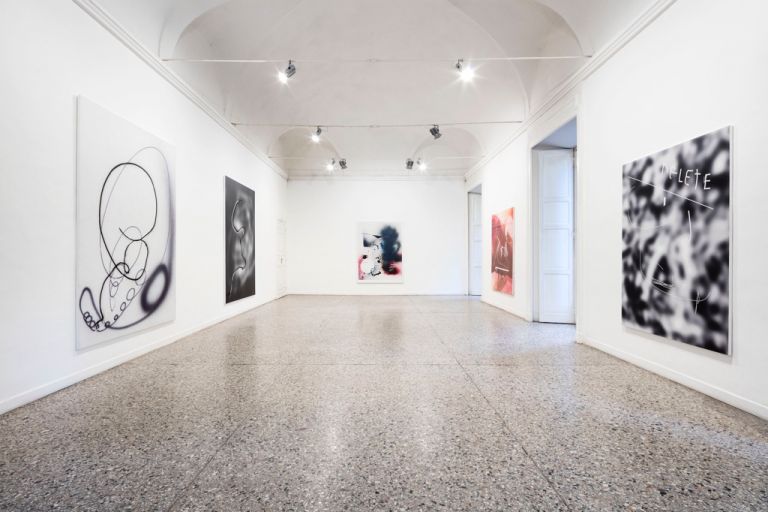 Jeff Elrod - exhibition view at Galleria Christian Stein, Milano 2016 - © Jeff Elrod - courtesy l'artista & Luhring Augustine, New York & Galleria Christian Stein, Milano - photo Agostino Osio