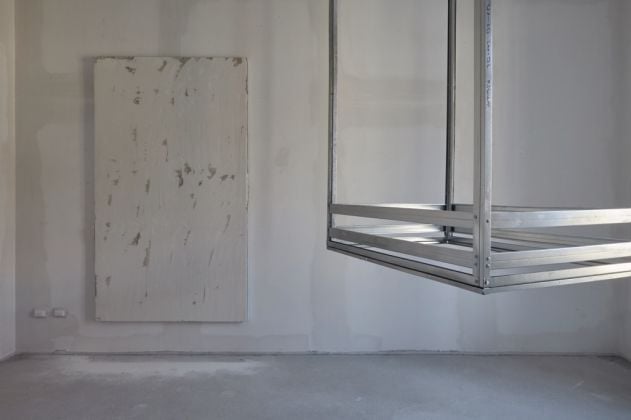 Jonathan Vivacqua, Terzo piano a destra, Installation view, FuturDome Milano, settembre 2016, ph. Floriana Giacinti