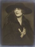 Karl Schenker, Ritratto di donna (probabilmente l'attrice Helene Janrich), 1920 ca. - Museum Ludwig, Colonia