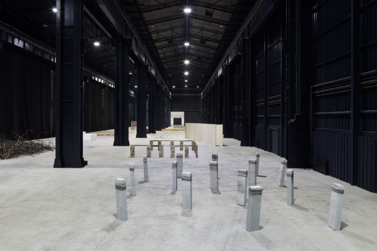 Kishio Suga – Situations – exhibition view at Pirelli HangarBicocca, Milano 2016 - photo Agostino Osio