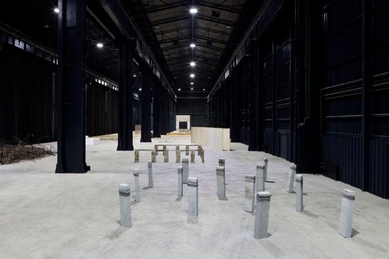 Kishio Suga – Situations – exhibition view at Pirelli HangarBicocca, Milano 2016 - photo Agostino Osio