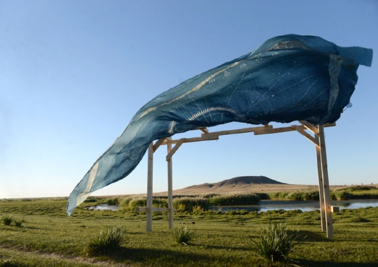 Land Art Mongolia Biennale – Lisa Batacchi – Installazione site specific e performance – photo credits Injinaash Ing (photographer for Land Art Mongolia)