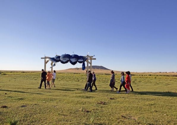 Land Art Mongolia Biennale – Lisa Batacchi – Installazione site specific e performance – still da video - credits Lisa Batacchi