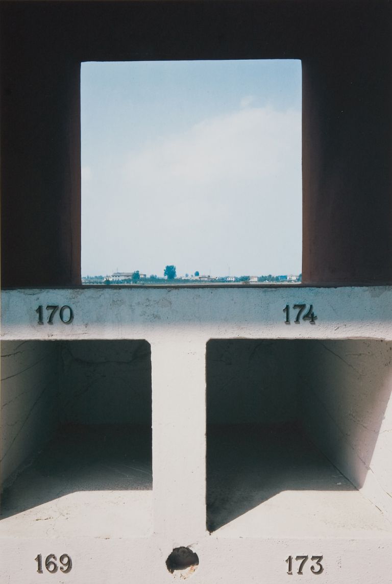 Luigi Ghirri, Il cimitero di Modena, 1983 - Galleria Civica di Modena