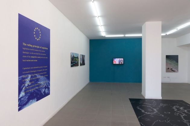 Oliver Ressler – Transnational Capitalism Examined. Border as Method – installation view at The Gallery Apart, Roma 2016 – photo Giorgio Benni