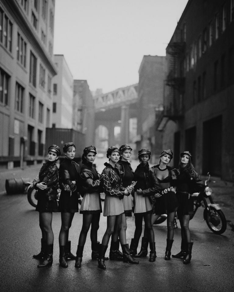 Peter Lindbergh, Wild At Heart, Brooklyn, 1991 - Versace, F-W 1991 - © Peter Lindbergh Studio, Paris - Gagosian Gallery