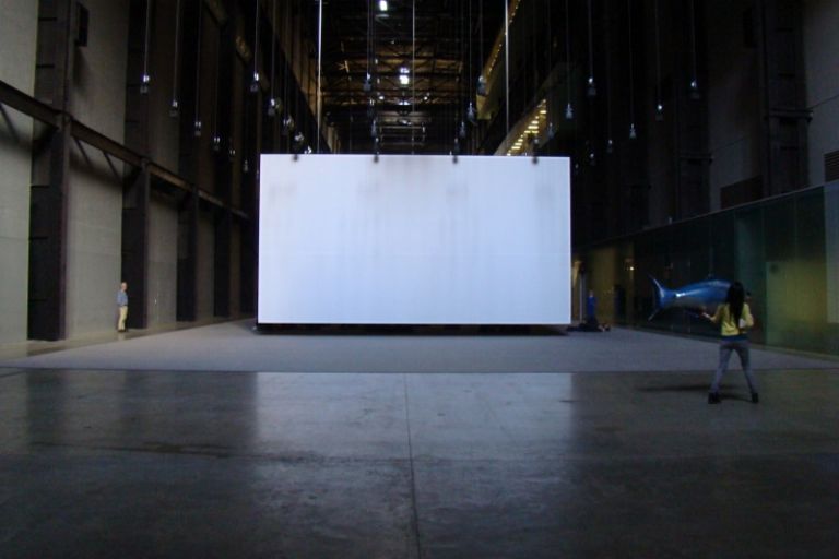 \Philippe Parreno, Anywhen, 2016. Veduta dell'installazione, Turbine Hall, Tate Modern, Londra. Courtesy Tate