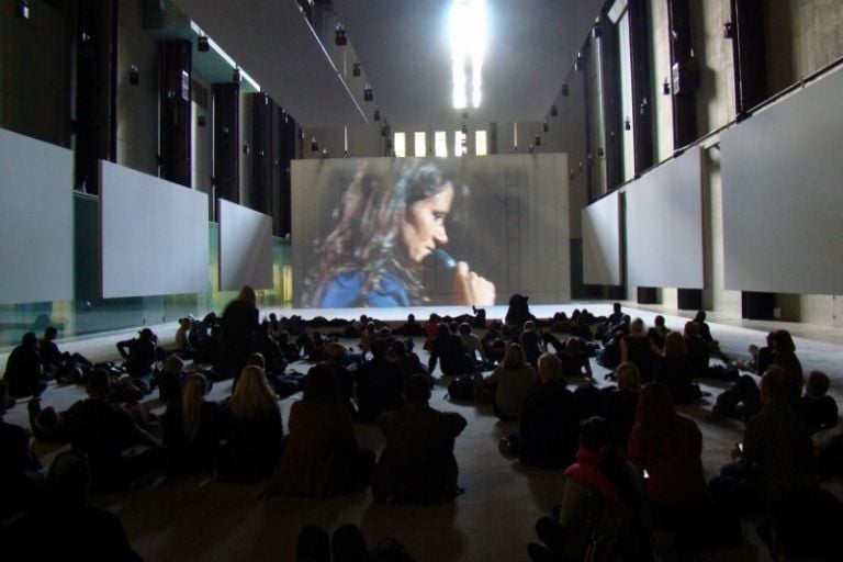 Philippe Parreno, Anywhen, 2016. Veduta dell'installazione, Turbine Hall, Tate Modern, Londra. Courtesy Tate