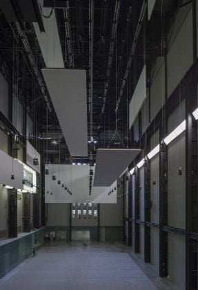 Philippe Parreno, Anywhen, 2016. Veduta dell'installazione, Turbine Hall, Tate Modern, Londra. Courtesy Tate