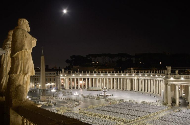 Piazza San Pietro, Roma. La nuova illuminazione di Osram - courtesy Governatorato S.C.V. Direzione dei Musei