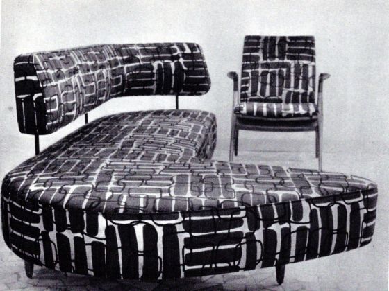Prima Selettiva, dicembre 1955, Taichiro Nakay (Giappone), divano ad angolo, e poltrona Esecuzione La Permanente Mobili, Cantù da Domus, 1955