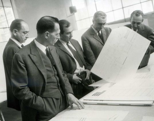 Quarta Selettiva, 1961. George Nelson, Tommaso Ferraris, Marco Zanuso,Luigi Caccia Dominioni, Norberto Marchi esaminano i progetti