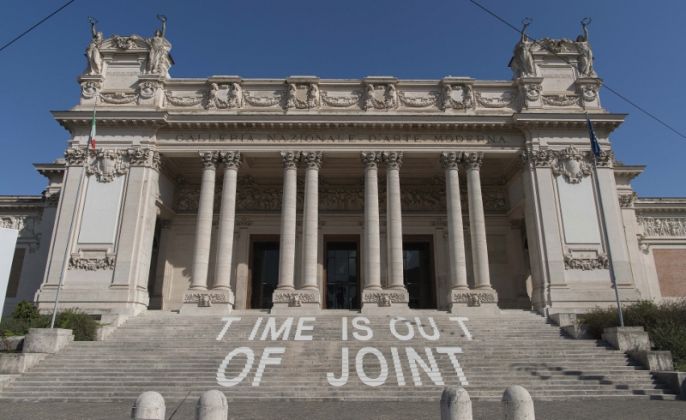 Roma, Galleria Nazionale d'Arte Moderna. Allestimento della mostra Time is out of joint. Foto Giorgio Benni