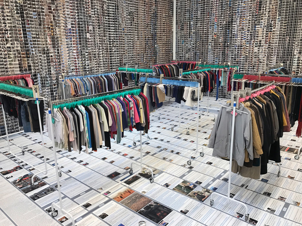 Ai Weiwei e la lavanderia dei migranti. Inaugura una nuova installazione a New York