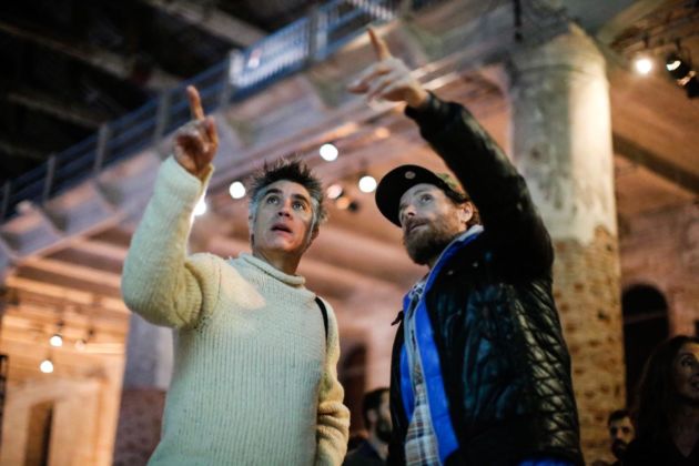 Alejandro Aravena e Jovanotti (foto Jacopo Salvi courtesy La Biennale di Venezia)