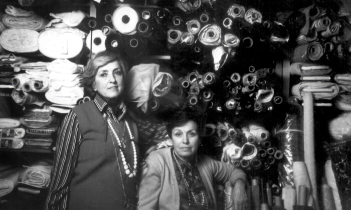 Anna e Teresa Allegri nella sede di via Pisanelli a Roma, 1980