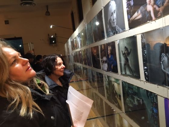 Annie Leibovitz – Women - exhibition view at The Former Bayview Correctional Facility, New York 2016 - photo Francesca Magnani