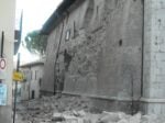 Crolli nel centro di Norcia (foto Massimo Mattioli)