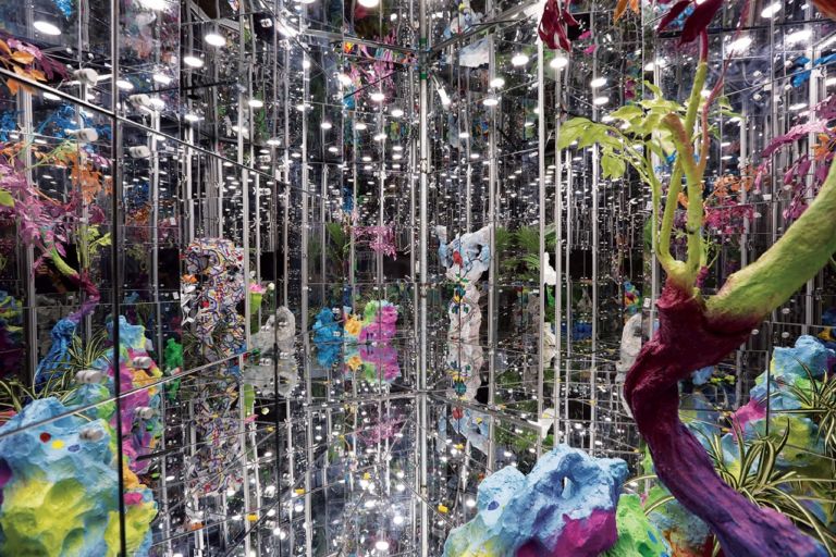 Specchi e identità. La Biennale di Singapore