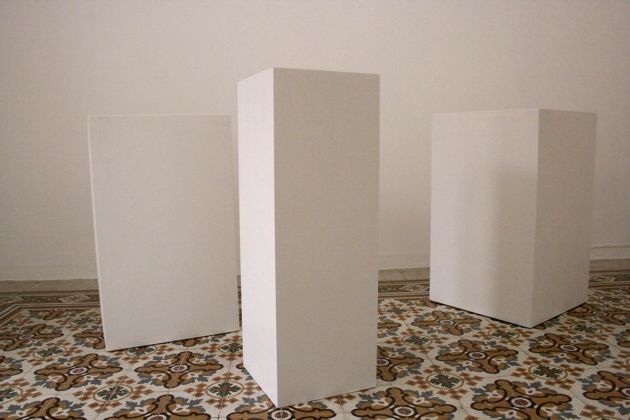 Erwin Wurm, Montaigne, Descart, Kant, 1998 - Fondazione SoutHeritage, Matera 2007