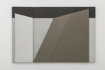 Giuseppe Uncini, Dimora n. 46 a, 1984, cemento e laminato legno, 100x150 cm