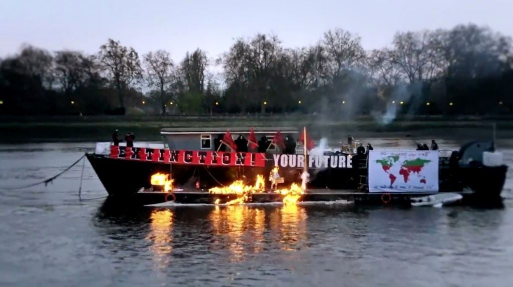 Il punk va in fumo a Londra. Distrutta per protesta la collezione del figlio di McLaren